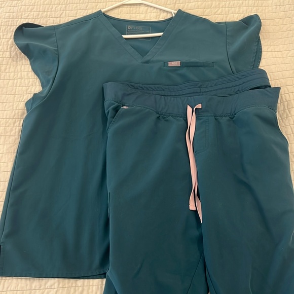 Figs Women Scrubs, Ruffle Sleeve Top & Zamora Jogger Pant- XXL - Picture 1 of 5